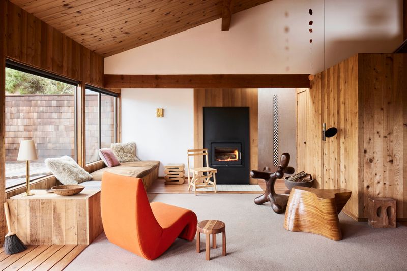 12 Dallas Ranch Homes With Honey-Toned Wood That Glows In Autumn Light - Decor Hint Blue Valley's Honeycomb Hideaway
