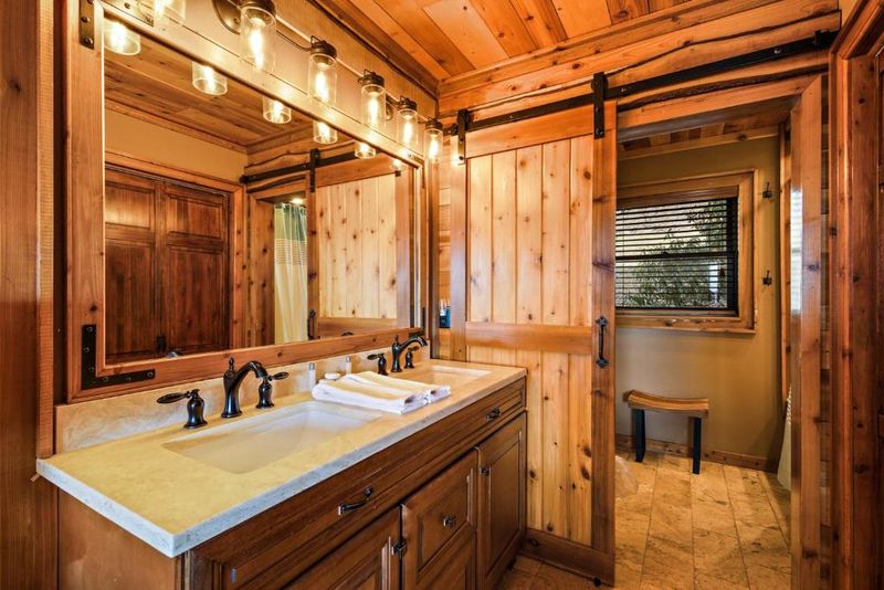 Banner Elk Cabin Bathroom