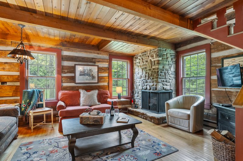 12 Michigan Lake Houses That Nail Cozy Style With Layers, Textures, And A Touch Of Plaid - Decor Hint Northwoods Nook