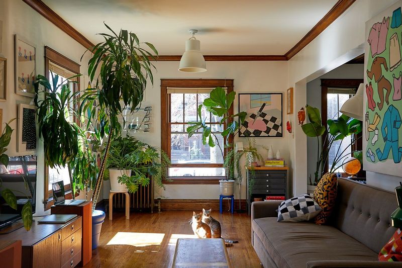 Logan Square Apartment – Ceramic Showcase in a Vintage Setting