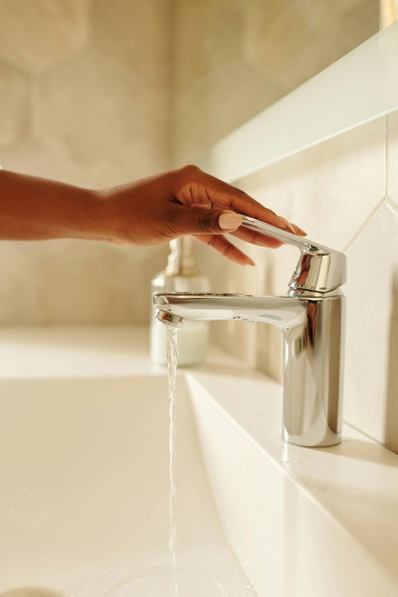 Bathroom Wipe-Down Habit