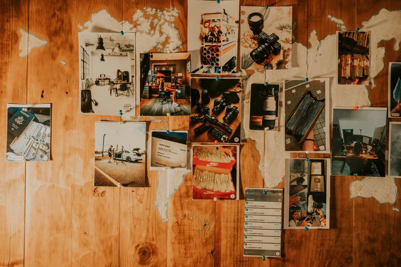 Create Artistic Wall Clutter