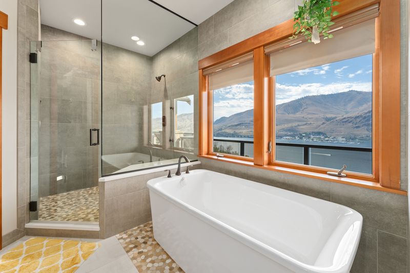 Lake Chelan Waterfront Cabin Bathroom