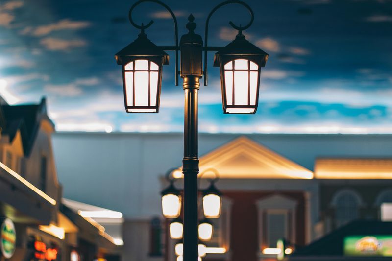 14 Common Security Mistakes That Can Compromise Your Property - Decor Hint Ignoring Broken Exterior Lights