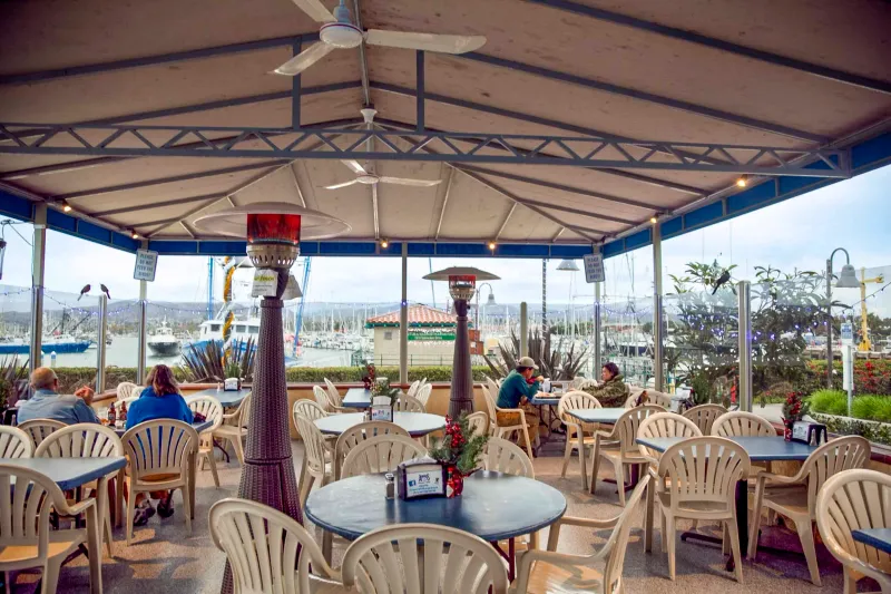 7 Reasons Why This California Seafood Shack Is Always Worth The Drive - Decor Hint No-Frills Authentic Atmosphere