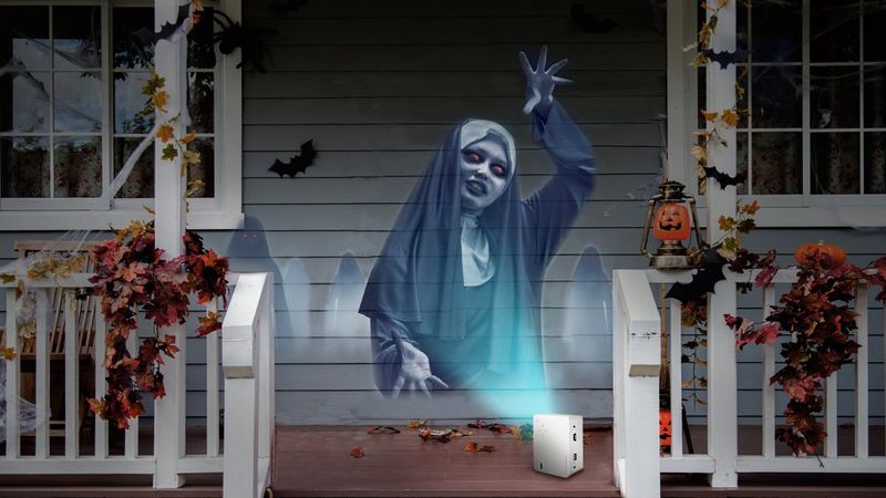 Projection Of Ghosts Or Shadows In Windows