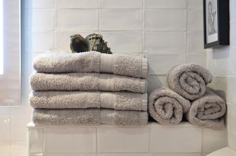 16 Budget Bathroom Tricks That Might Make A Big Impact - Decor Hint Decorative Towels: Instant style lift