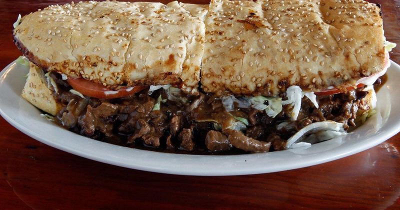 12 Louisiana Po'Boy Stands That Locals Defend Fiercely - Decor Hint R & O's – The Lakefront Hidden Gem