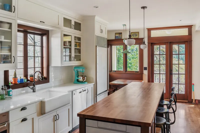 Kitchen Cabinet Displays