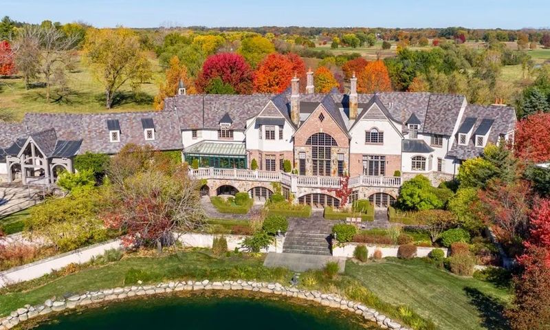Luxury Homes In High-Demand Suburbs
