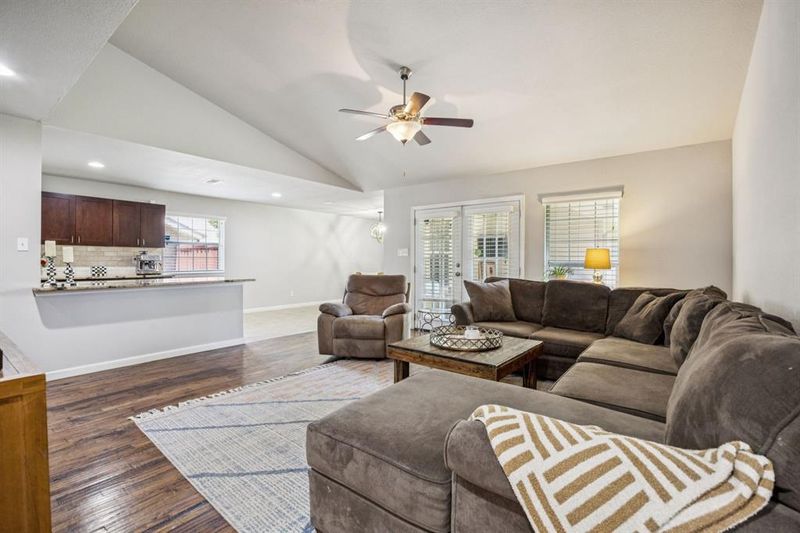 12 Dallas Ranch Homes With Honey-Toned Wood That Glows In Autumn Light - Decor Hint El Santo's Sunlit Wood Sanctuary