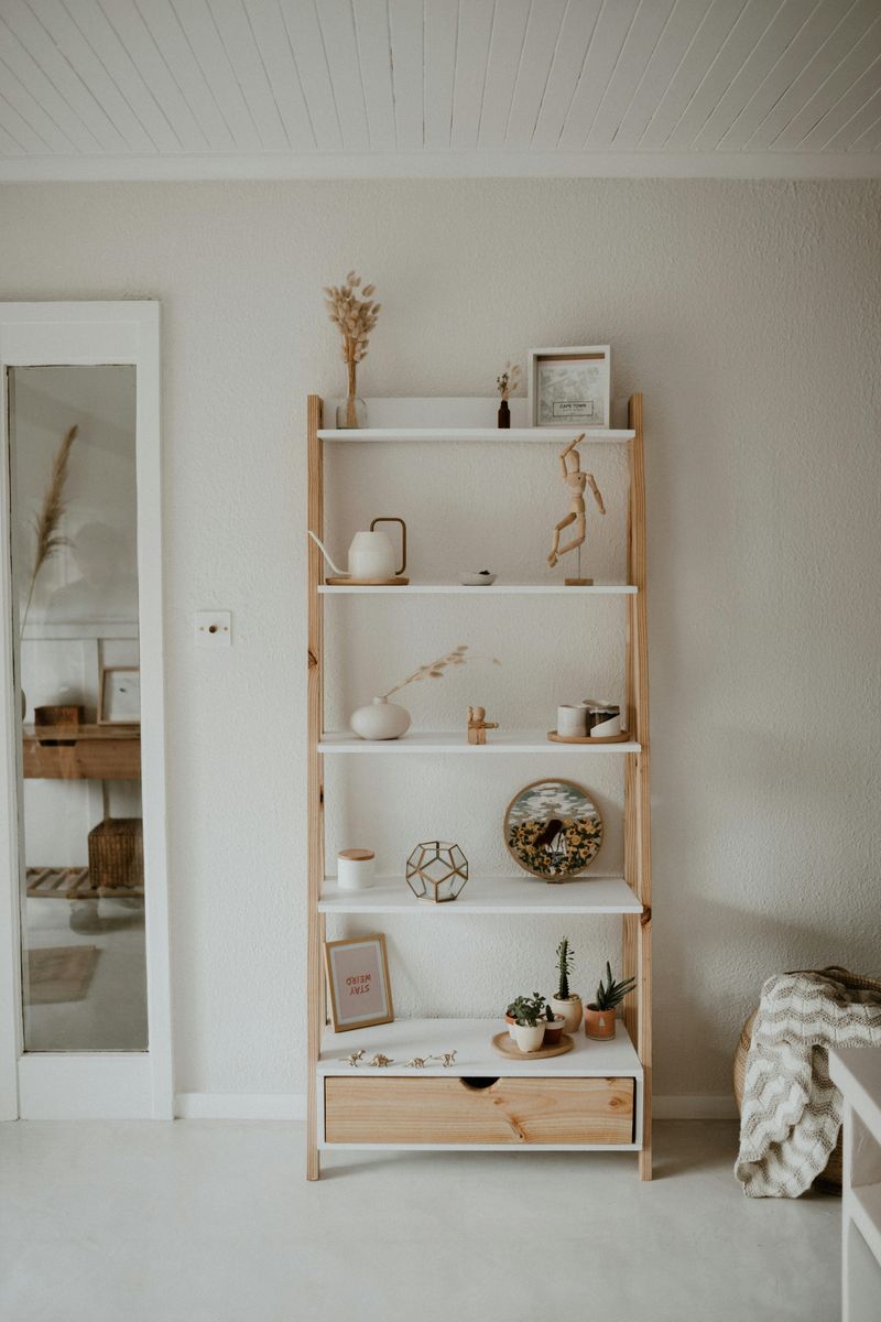 9 Minimalist Home Touches That Don't Quite Work In Real Life - Decor Hint No Visible Storage Solutions