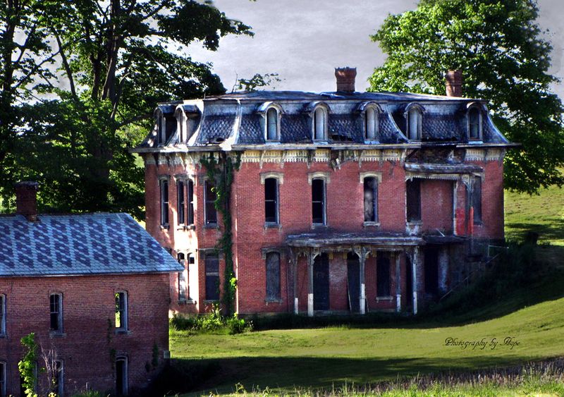 11 Abandoned Mansions Across The USA That Time Forgot - Decor Hint Mudhouse Mansion – Fairfield County, Ohio