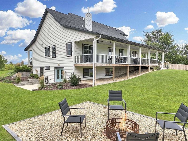 7 Farmhouses In Illinois That Prove Rustic Can Still Feel Fresh - Decor Hint Modern Farmhouse On Acreage