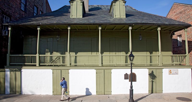 12 Louisiana Creole Cottages With Storybook Details - Decor Hint Madame John's Legacy: Survivor Of Flames