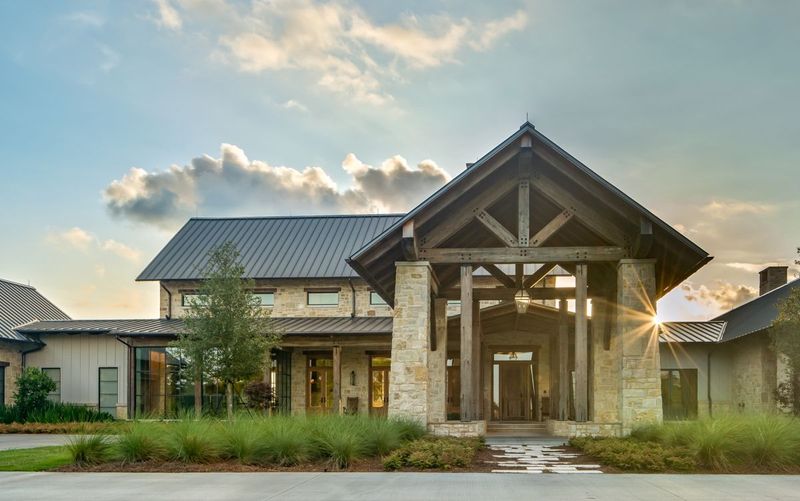 12 Texas Hill Country Homes With Rustic Elegance - Decor Hint Bandera Stone & Timber Home