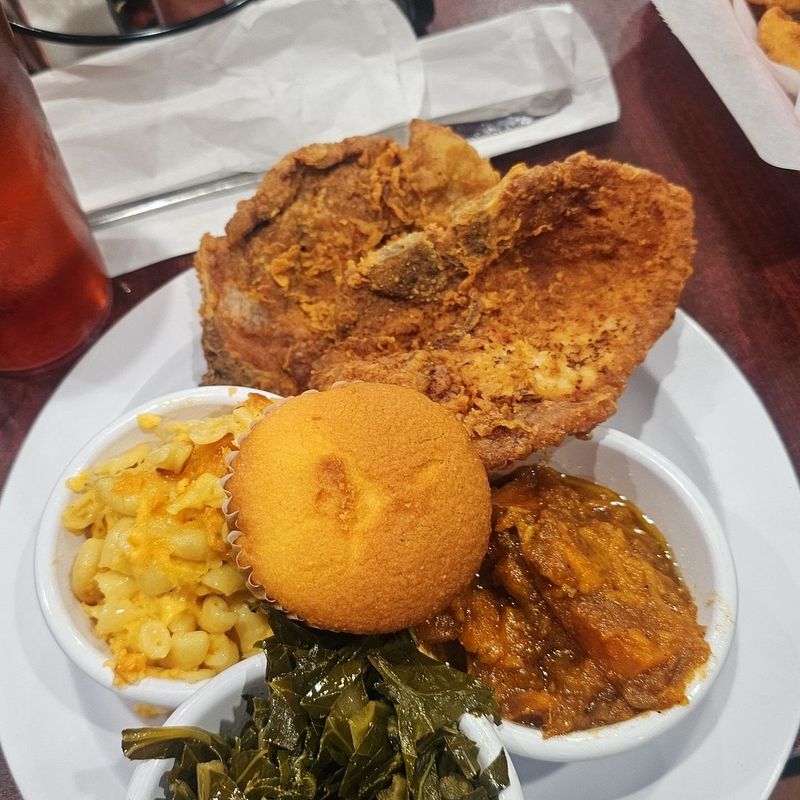 Big Mike's Soul Food: The Buffet That Breaks Diets