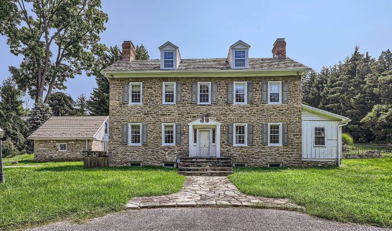 Maryland Colonial Farmhouses With Timeless Character - Decor Hint Stone Foundations That Weather Centuries