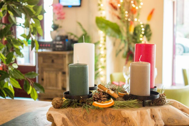 8 Rustic Fall Centerpieces To Warm Up Your Family Table - Decor Hint Wood Slice Base With Mini Pumpkins Or Candles