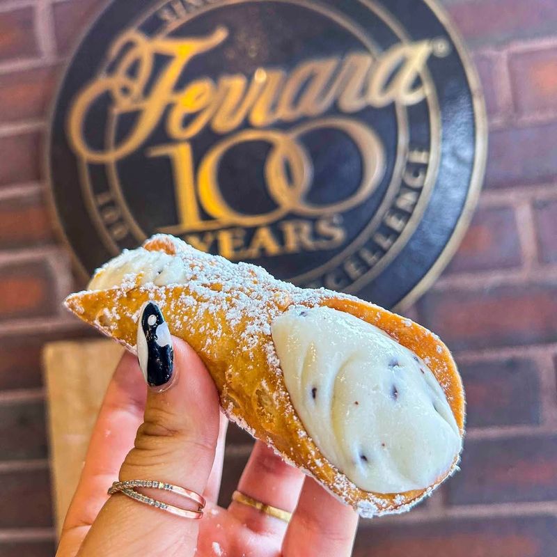 Cannoli, Ferrara Bakery, Little Italy