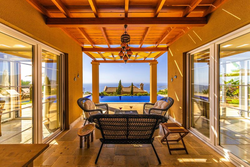 Rustic Elegance With Natural Wood Accents