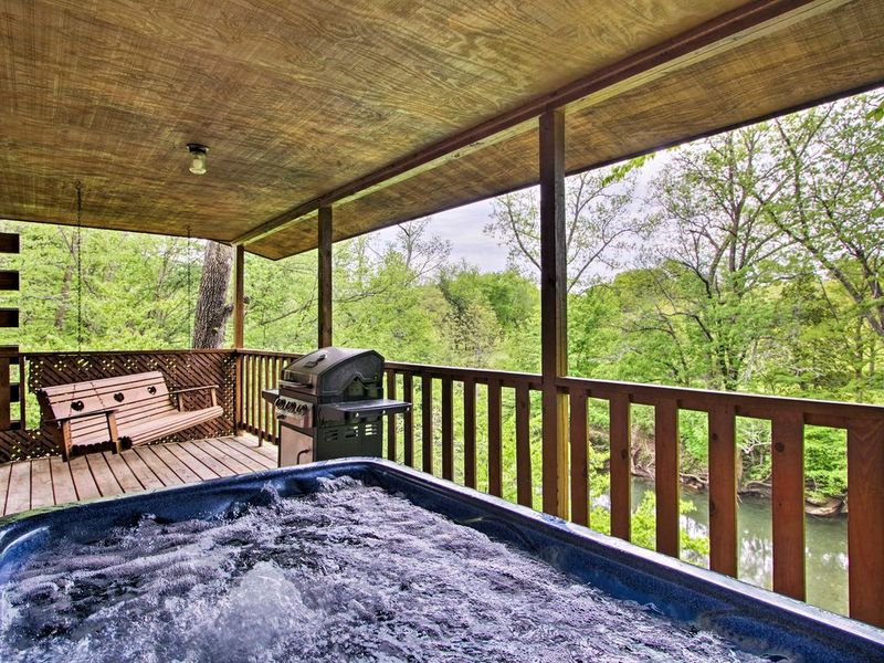 11 Tennessee Porch Swings That Beat Any Sofa - Decor Hint Pigeon Forge Lovebird Swinger