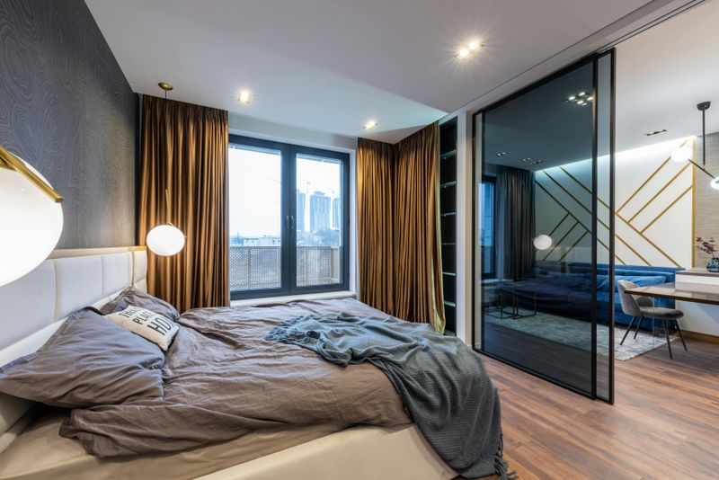 18 Things In Listing Photos That Can Make Buyers Walk Away - Decor Hint Unmade Beds