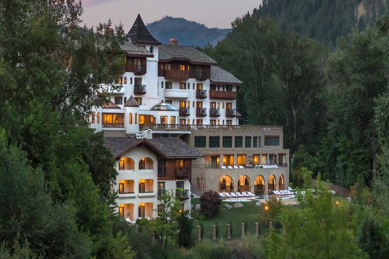 7 Luxurious Mountain Getaways In Washington With Show-Stopping Interiors - Decor Hint Leavenworth Alpine Château
