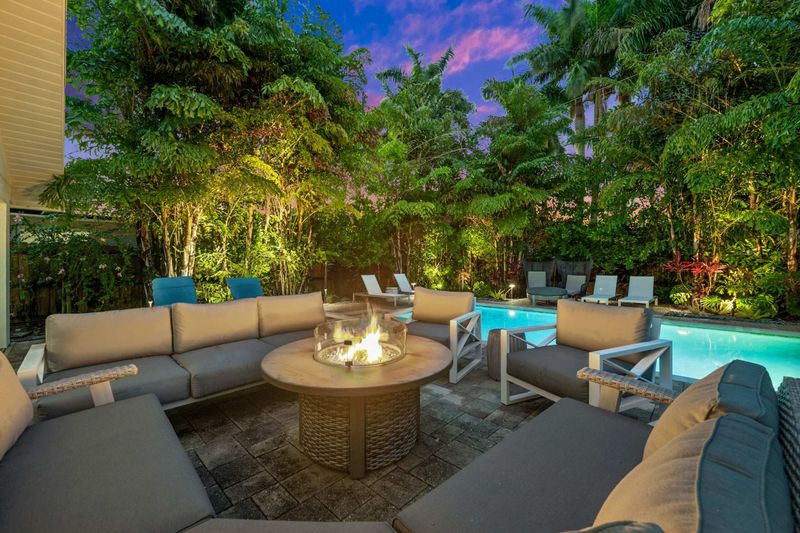 10 Florida Ranch Houses With Backyards Made For Entertaining - Decor Hint Secluded Estate Sanctuary In Naples