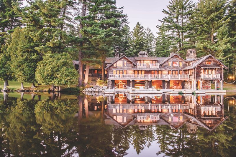 Rustic Luxe Lodge on Fourth Lake