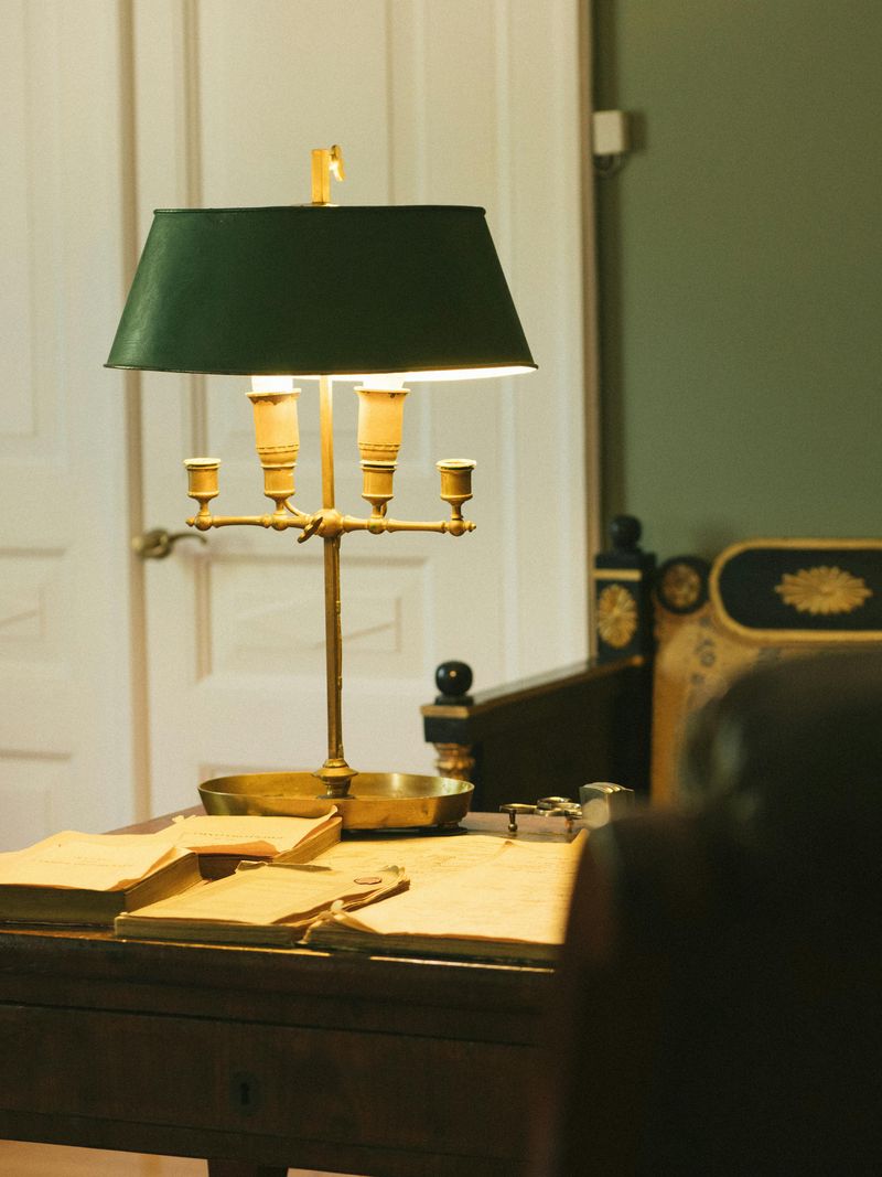 8 Timeless Secondhand Items That May Be Trendy Again - Decor Hint Vintage brass lamps