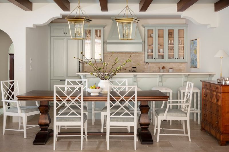 10 Southern-Chic Dining Rooms In Georgia You'll Love Forever - Decor Hint St. Simons Island Breezy Sophistication