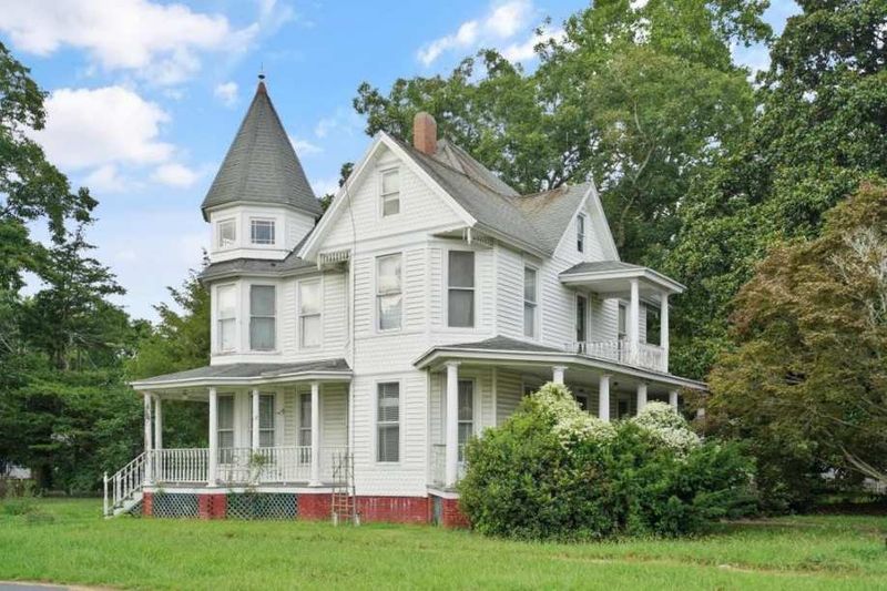 Queen Anne Rural Estate