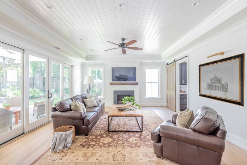 12 Dallas Ranch Homes With Honey-Toned Wood That Glows In Autumn Light - Decor Hint Loving Avenue's Honey-Dipped Dreamscape