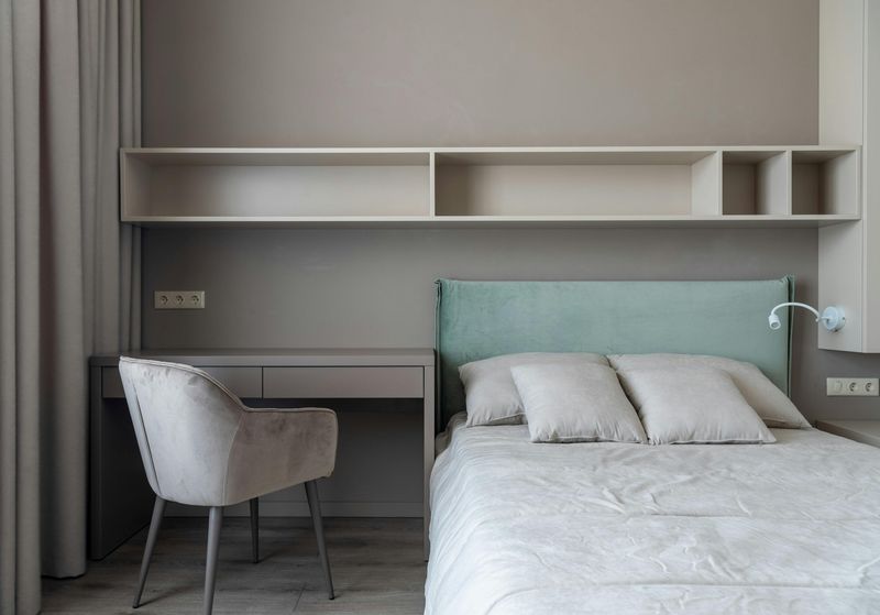 9 Platform Bed Options That Could Improve A Bedroom's Functionality - Decor Hint Platform Bed With Headboard Shelving