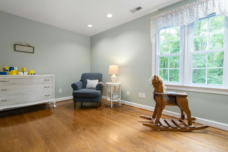 Vintage And Modern Furniture Pairings With Character