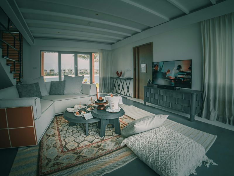 19 Interior Ideas Likely To Become Popular In Living Rooms Soon - Decor Hint Curved sofas and chairs for a softer look