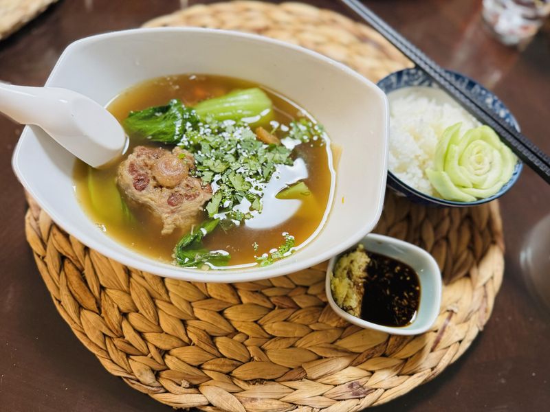 15 Rice Dishes That Capture The Heart Of Hawaiian Home Cooking - Decor Hint Oxtail Soup with Rice: Pure Comfort