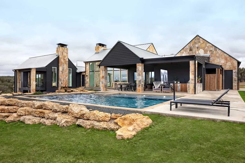 Rustic Farmhouse In Texas
