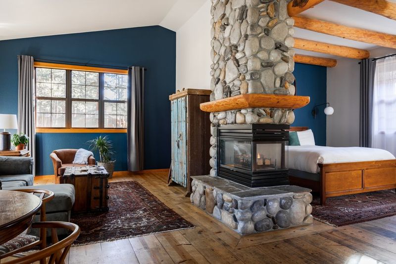 12 California Mountain Cabins That Blend Rustic With Modern Comfort - Decor Hint Cozy Winter Cabins – CABBI Collection