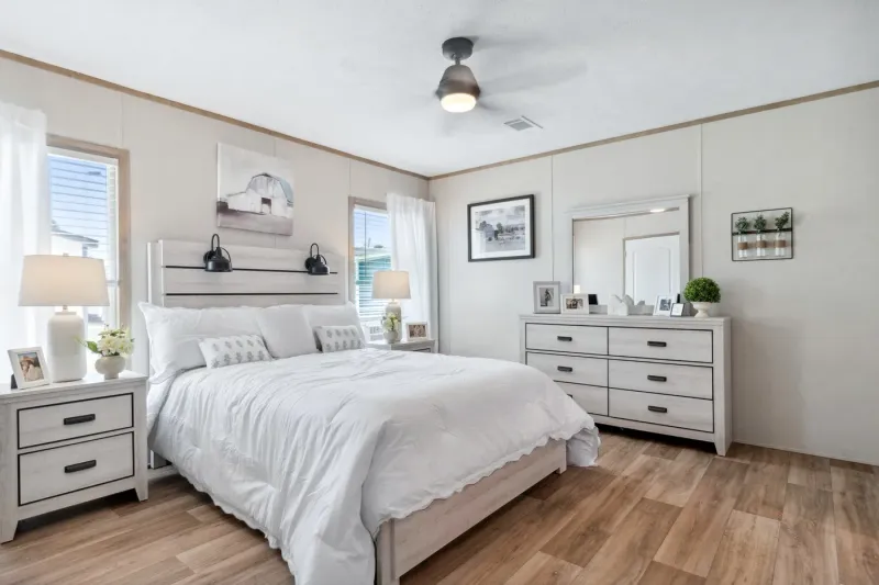 Mobile Farmhouse Bedroom – Gulf Coast Breezes and Plantation Style