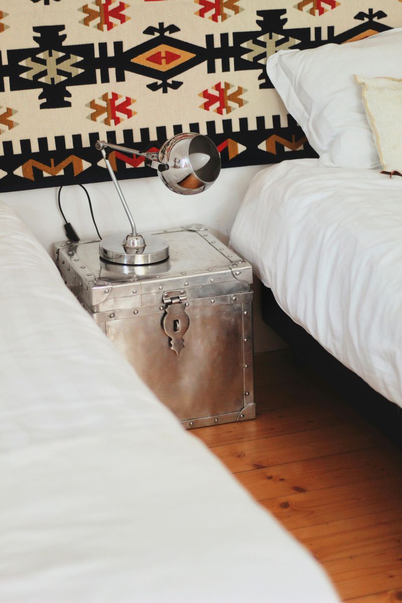 16 Ways You Can Incorporate Bold Industrial Style In Your Home - Decor Hint Add Raw Metal Accents