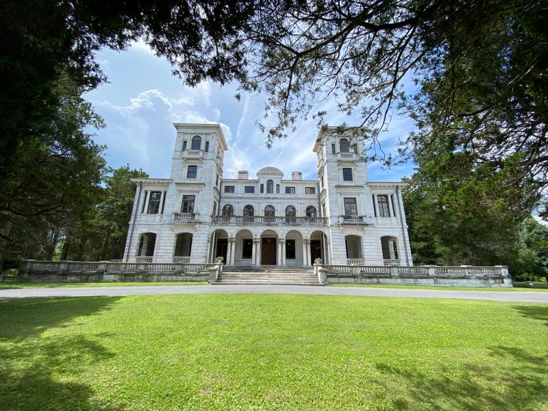 11 Abandoned Mansions Across The USA That Time Forgot - Decor Hint Swannanoa Palace – Afton Mountain, Virginia