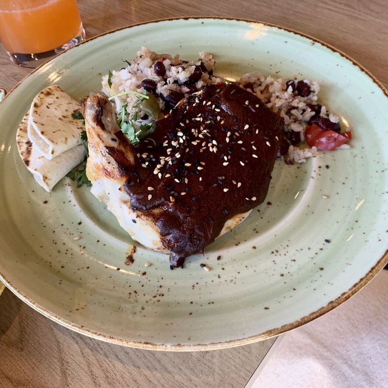 Schooner's Lakehouse Bar & Grill in Coeur d'Alene