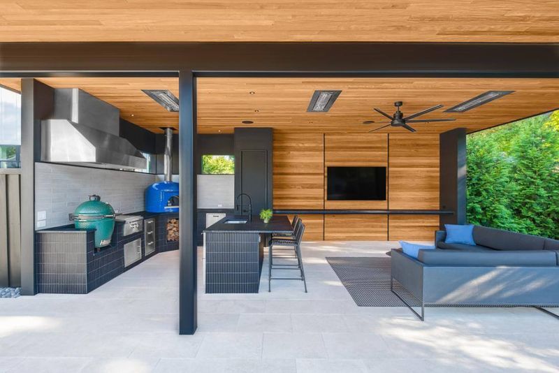 9 Design Features That Make This East Hampton House A Seamless Indoor-Outdoor Haven In New York - Decor Hint Poolside Cabana Retreat