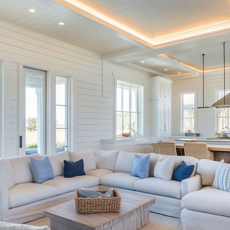 California Coastal Homes With Decor That Never Dates - Decor Hint Crisp White Walls With Textural Interest