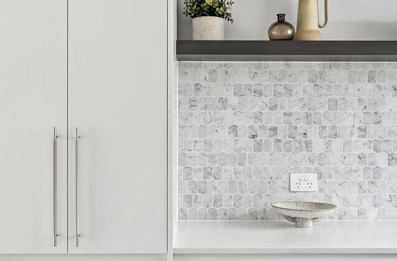 8 Rhode Island Coastal Tile Picks That Never Date - Decor Hint White Shell Mosaic Accents