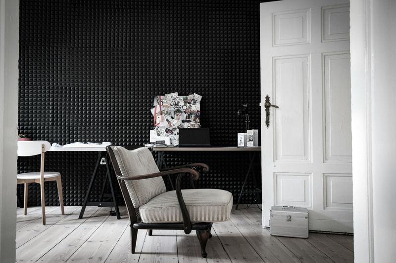 Black Walls Feel Oppressive To Buyers