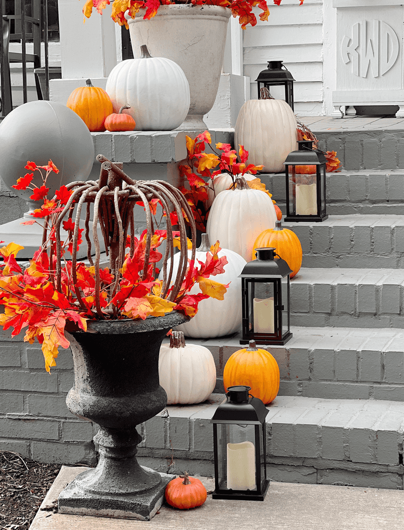 Candle Lanterns With Autumn Scents