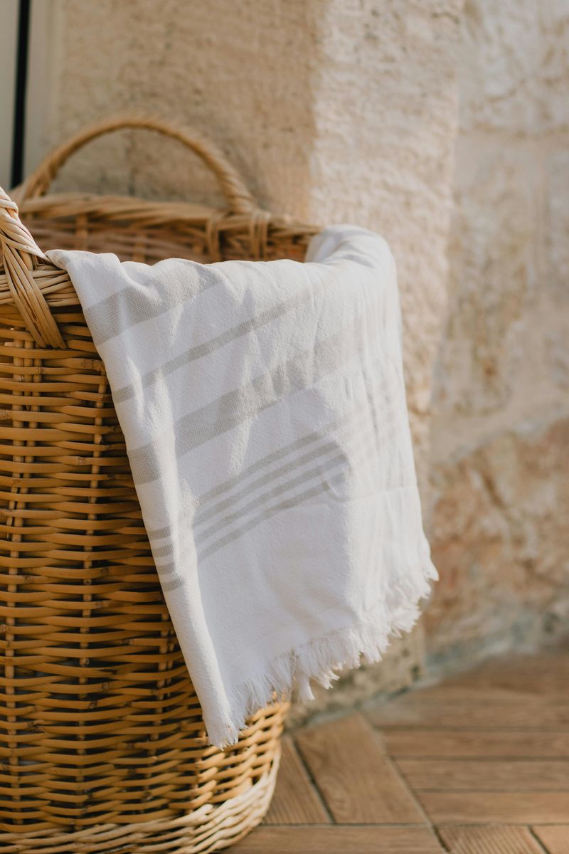Neutral Fall Decor Styles That Work In Any Home - Decor Hint Natural Texture Layering